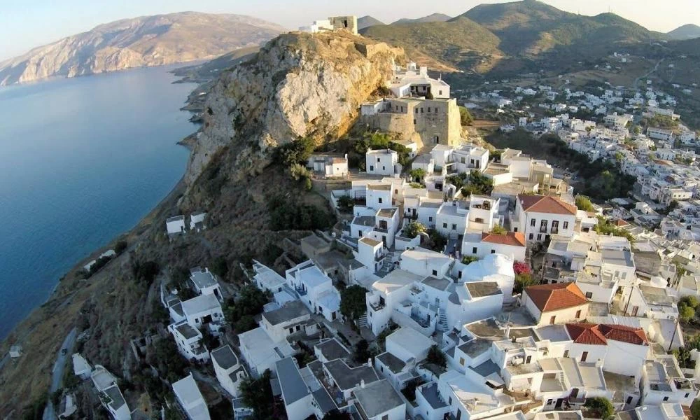 Αυτό το νησί "βούλιαξε" από κόσμο το τριήμερο του Αγίου Πνεύματος